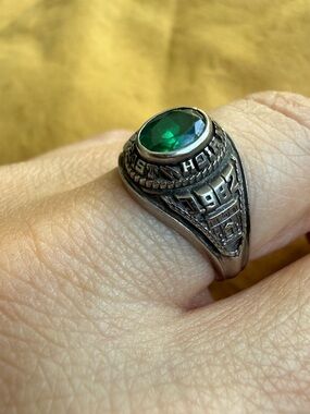 Vintage Retro 1982 Cranston High East Green Stone Class Ring